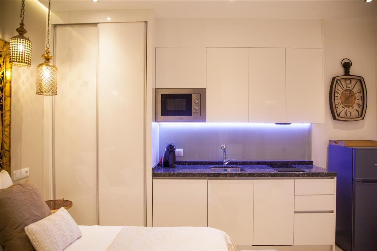 Apartamento Luna - Solo Adultos Мадрид Екстериор снимка